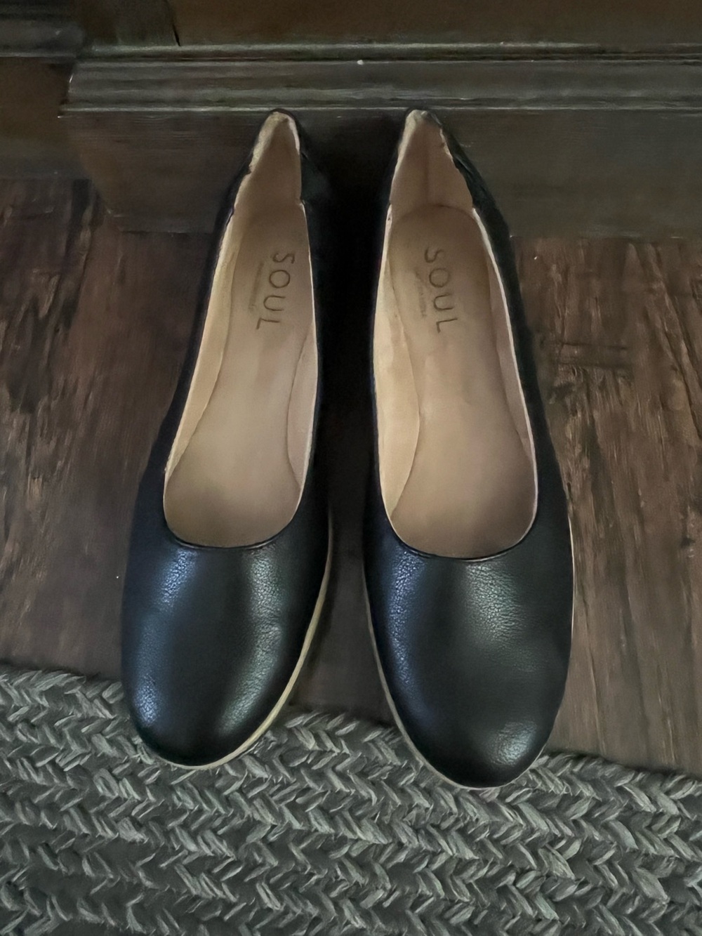 SOUL Naturalizer Womens 
 Leather Black Flat Shoes 11
